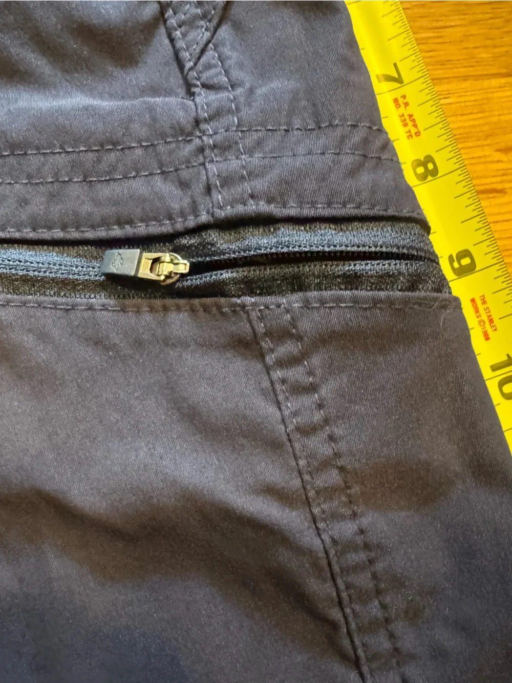 Eddie Bauer Womens 10 Navy Stretch Nylon Hiking Travel Shorts Zip Pocket - Picture 2 of 6